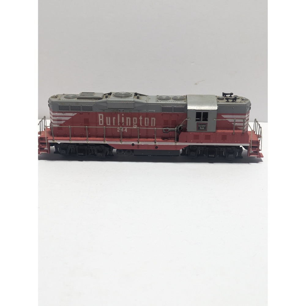 Athearn HO Scale Burlington Route 244 GP9 Diesel Locomotive Powered Vintage